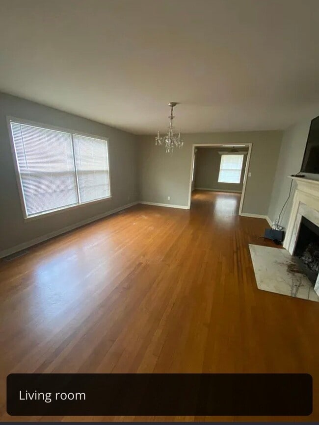 Photo - 1402 Lowell Dr SE