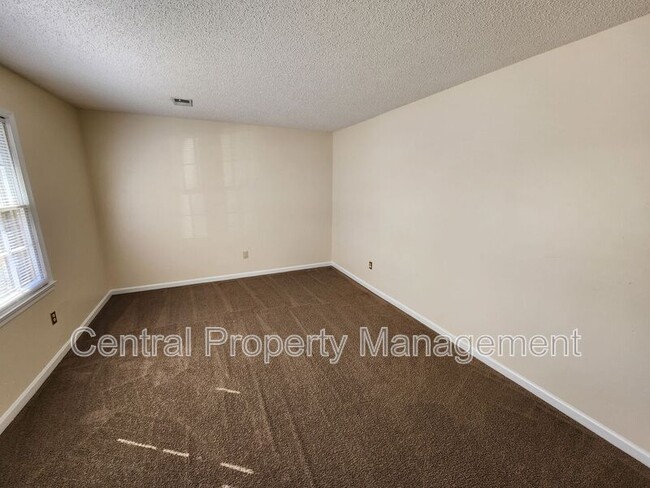 Photo - 4 Oak Glen Dr