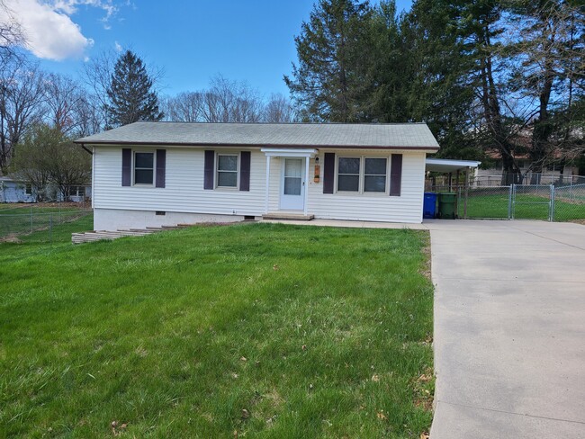 Outside front view - 8 Guinevere Ct House