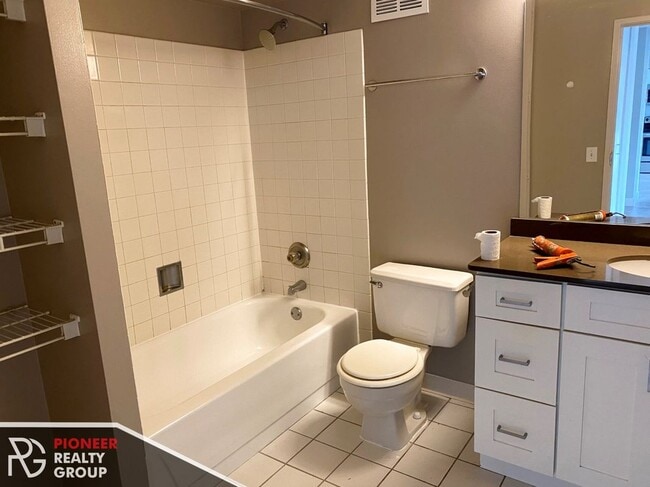 Photo - 2555 N Clark St Unit 301