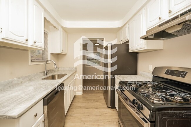 Photo - 3965 Warrendale Rd