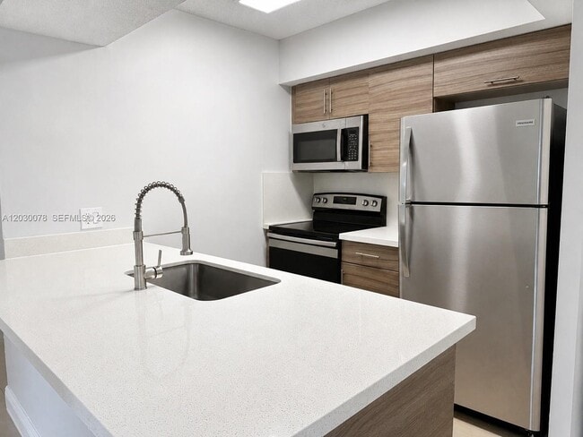 Building Photo - 5780 Rock Island Rd Unit 360