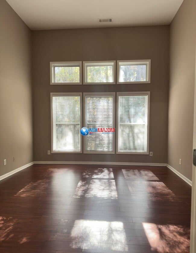 Photo - Large 4-bedroom house in the SECKINGER cluster in Buford