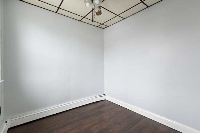 Photo - 28 E 49th St