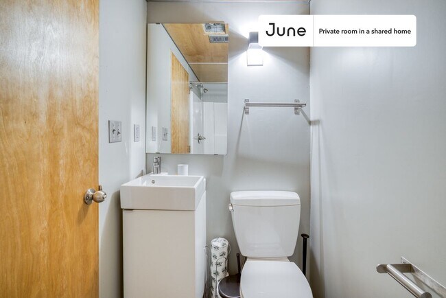 Photo - Room in Shared 6 bed/6 bath home Unidad F