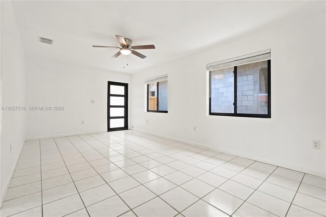 Photo - 3461 SW 24th St Unit 3463
