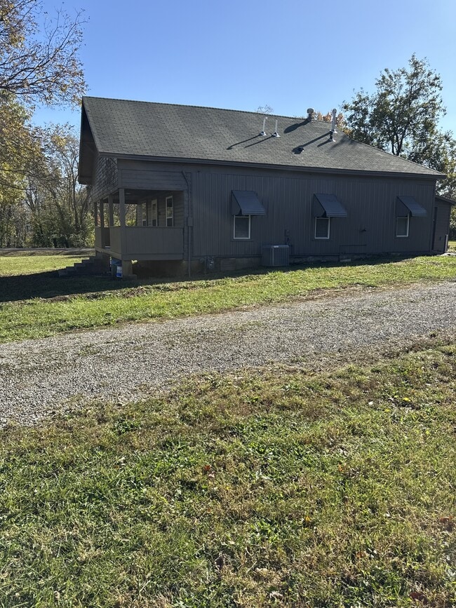 Photo - 836 E 10th St