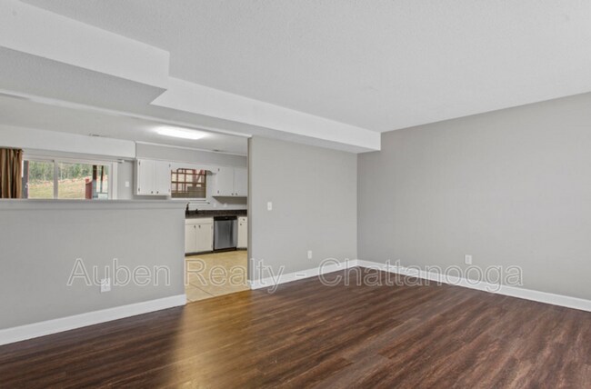 7167 Holland Ln