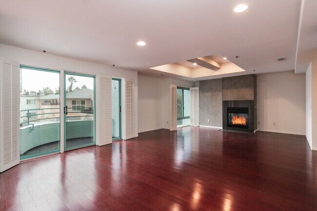 Spacious Living rm with FP - 10336 Wilshire Blvd Unit 302