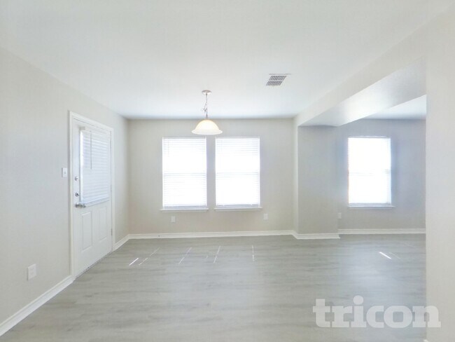 Photo - 125 Southwestern Dr