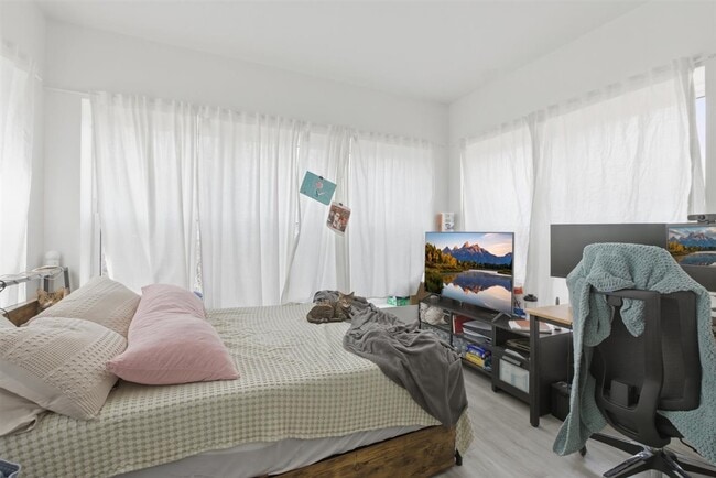 Photo - 4939 N St Louis Ave Unidad 3N