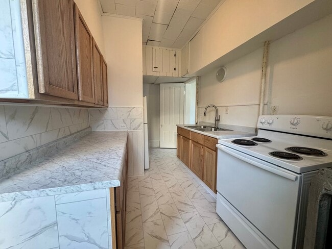 Photo - 301 E Burlington Ave Unit Apt 1
