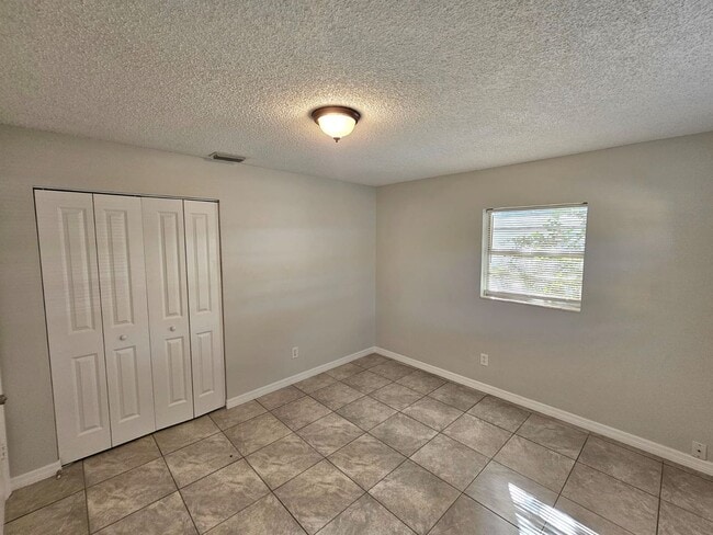 Photo - 2584 Seneca Ave