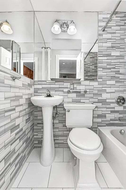 Photo - 273 W 10th St Unidad 1FW