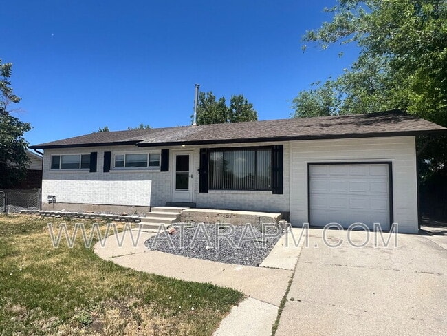 Photo - 1001 E Sego Lily Dr House