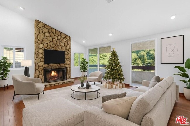 Photo - 4345 Canoga Ave