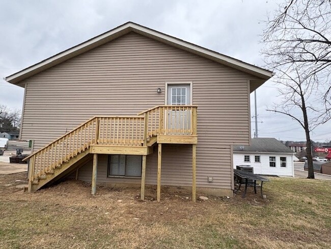 Photo - 1326 N Woodburn Ave