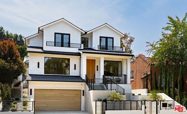 Building Photo - 2565 Patricia Ave