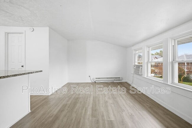 Photo - 244 W 32nd St Unidad 2