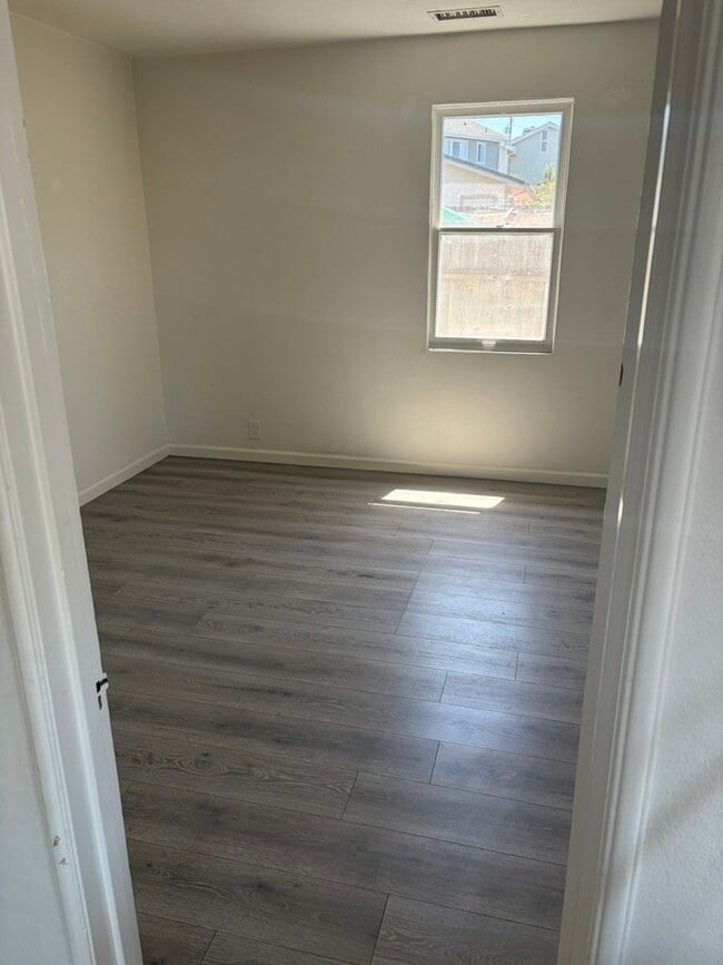Photo - 1531 Newport Ave