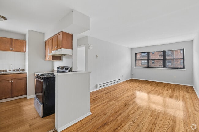 1BR, 1BA - 531SF - Kitchen/Living Room