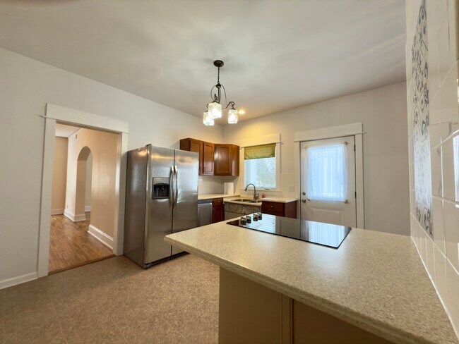 Photo - 717 Warner Ave