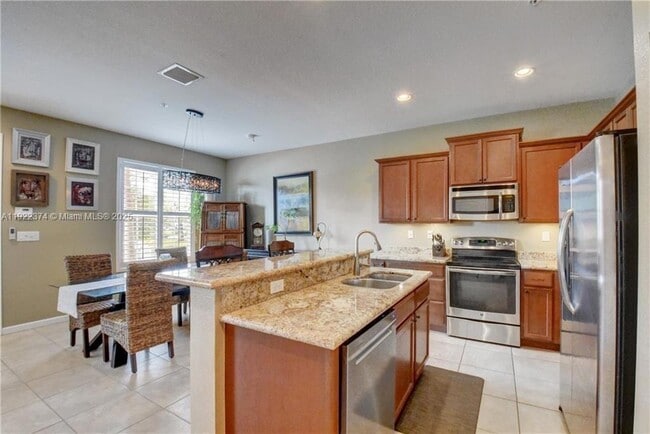 Photo - 256 SW 6th Ct