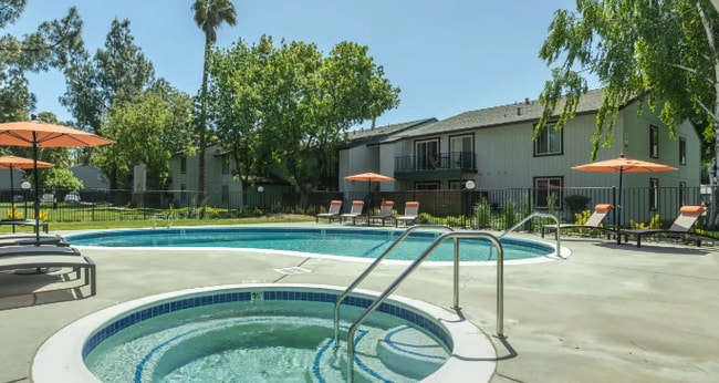 Photo - El Macero Apartments
