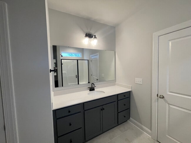 Photo - 704 Sutherland Ct