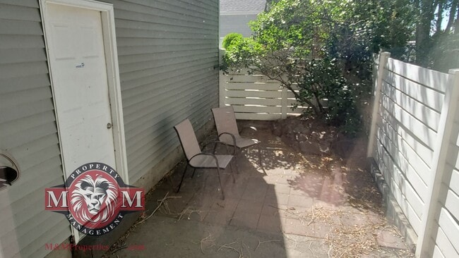 Photo - 4 Bd 2 Bath Townhome Over 2100 sq ft