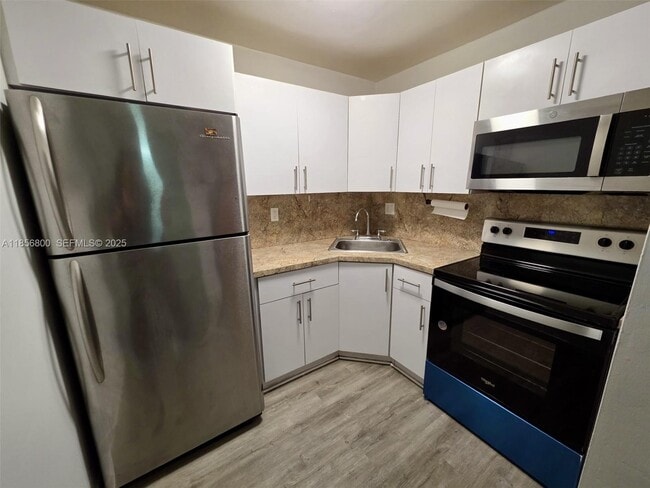 Building Photo - 8321 NW 7th St Unit 1-108