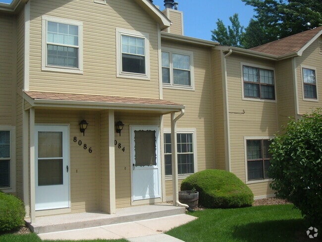 Building Photo - Charming 2 Bedroom Townhome in Briargate w...