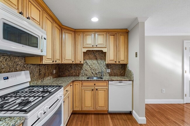 Photo - 305 Pine St Unit 8