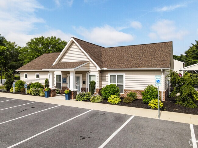 Leasing Office/Clubhouse - The Summit at Mill Creek