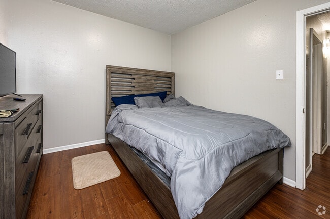 2BR, 1BA - 565SF - Primary Bedroom