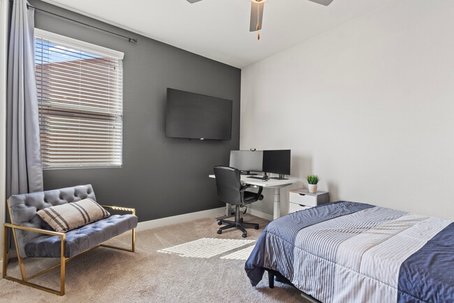 Photo - 18456 W Brookwood Dr