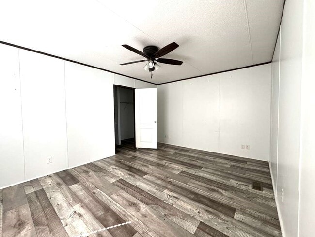 Building Photo - 16206 Wood Dr