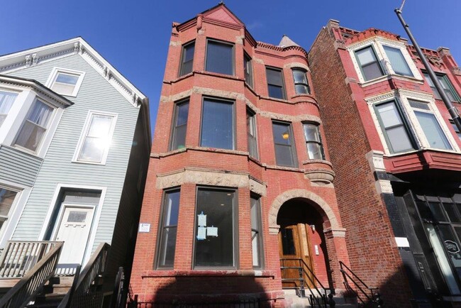 Building Photo - 1218 W Diversey Pkwy Unit 1