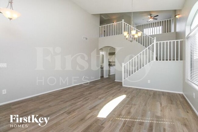 Photo - 1759 E Leslie Ave