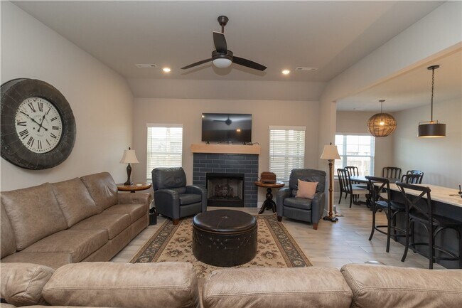 Photo - 1137 Laux Ln