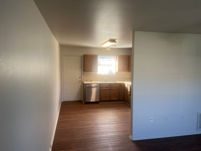 Photo - 350 S Davis St