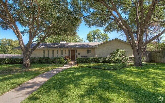 Building Photo - Beautiful Home in Tanglewood