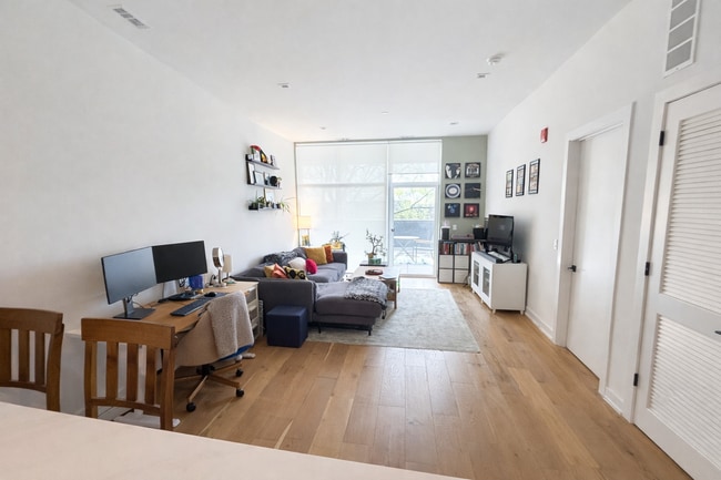 Photo - 4513 N Clark St Unit 203