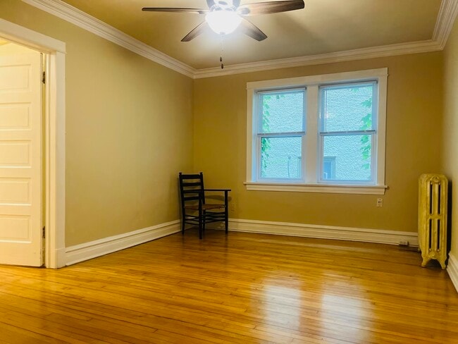 Living room - view 1 - 531 S Lombard Ave Unit First floor