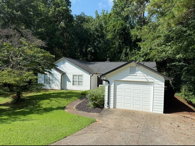 Building Photo - Renovated 3 bedroom 2 bath Ranch Rental