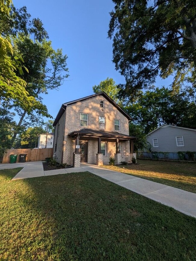 Stunning 3BD/2.5BA Home in Charlotte! - Stunning 3BD/2.5BA Home in Charlotte!