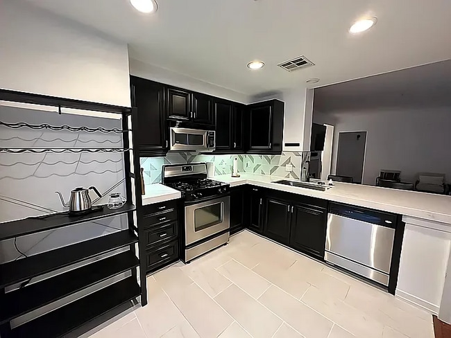 Photo - 3321 Watermarke Pl Unit 3321