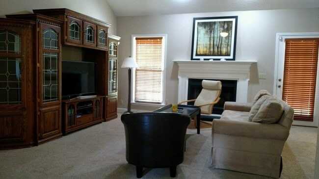 Photo - 512 Whistlestop Cir