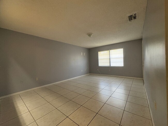 Photo - 332 Caldbeck Way