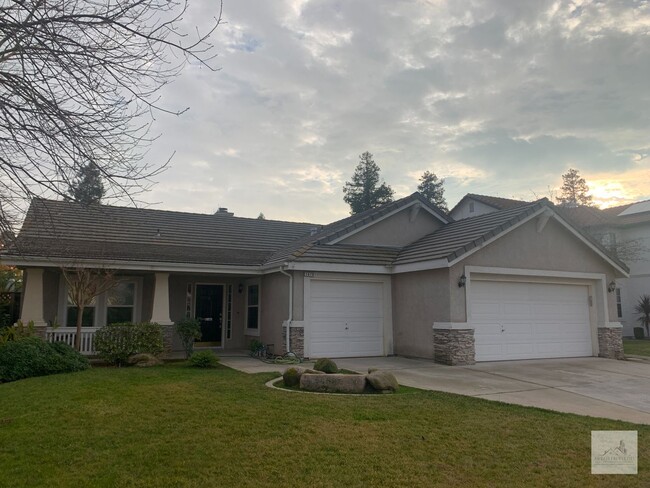 Building Photo - 1679 E La Quinta Dr